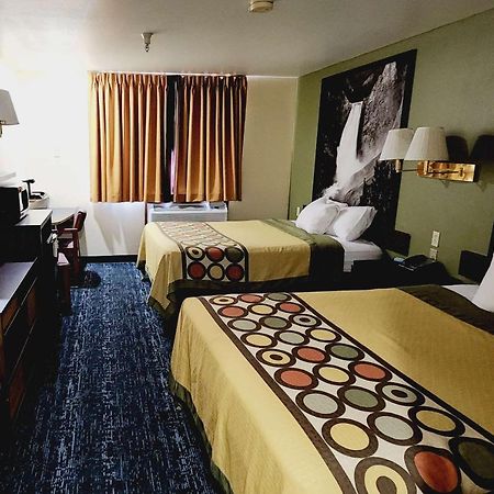 Super 8 By Wyndham Rawlins Wyoming Motel Exterior photo