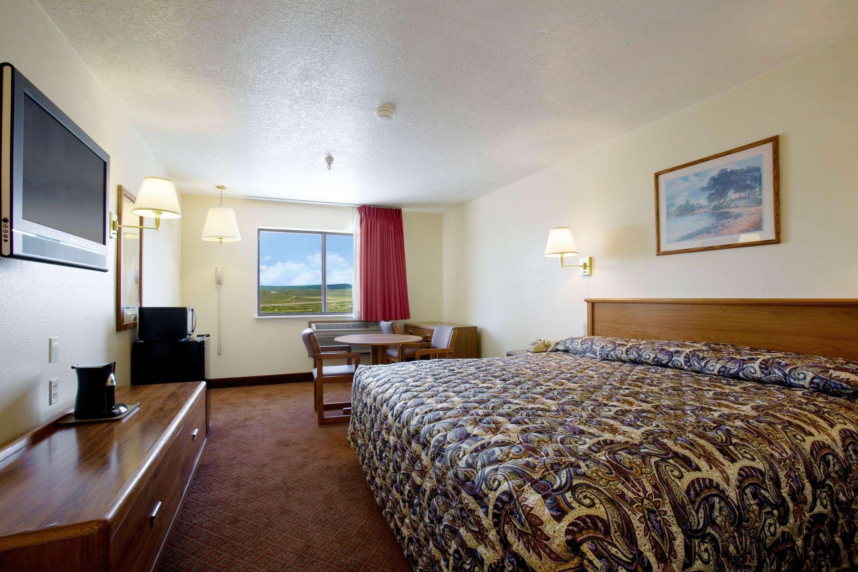 Super 8 By Wyndham Rawlins Wyoming Motel Exterior photo